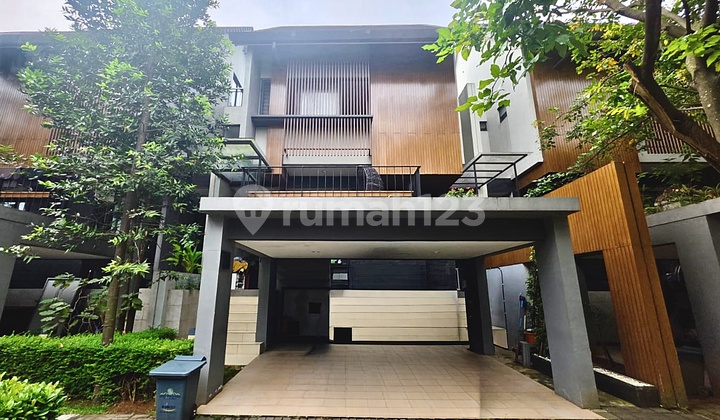 Rumah 2 Lantai 4+1 Kamar Attic Room Utara di Caelus