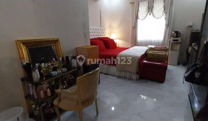 Rumah Mewah 2 Lantai Dengan Private Pool di Cinere  2