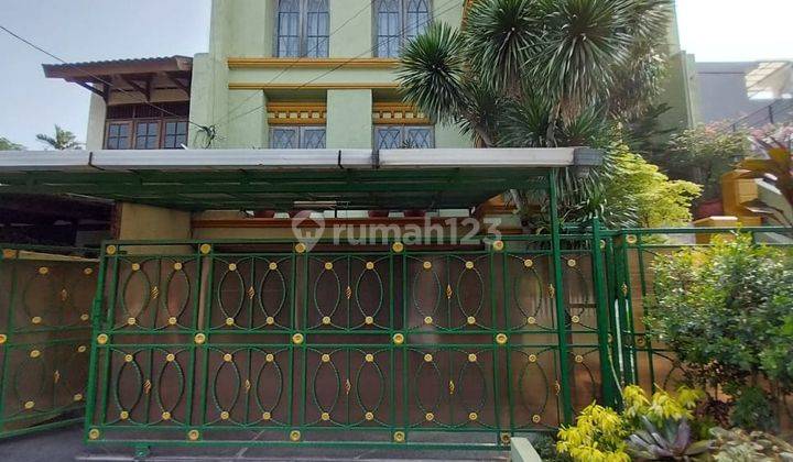 Rumah Nyaman Siap Huni 3 Lantai di Pondok Indah Jakarta Selatan 2