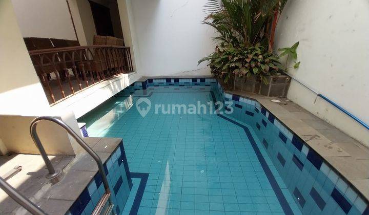 Rumah Bagus Dengan Kolam Renang Indoor Di Perumahan Puri Cinere 2