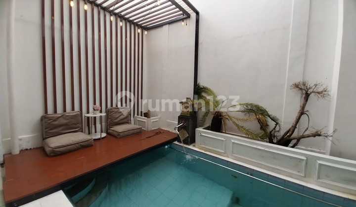 Rumah Cantik 3 Lantai Dengan Kolam Renang di Cinere