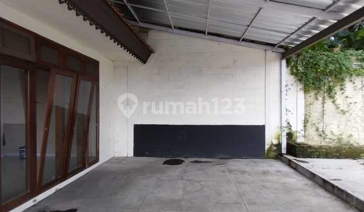 For Sale 1-Story House in Cilandak Area, Suitable for Cafe Business 2