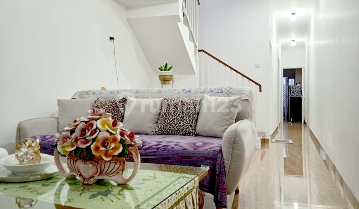 Rumah 2 Lantai Siap Huni, Dgn Balkon di Lt.2 di Area Pondok Cabe Rumah 2 Lantai Siap Huni, Dgn Balkon di Lt.2 di Area Pondok Cabe