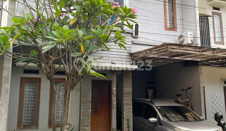 Dijual Rumah Nyaman 2 Lantai, Siap Huni Dekat pusat Perbelanjaan
