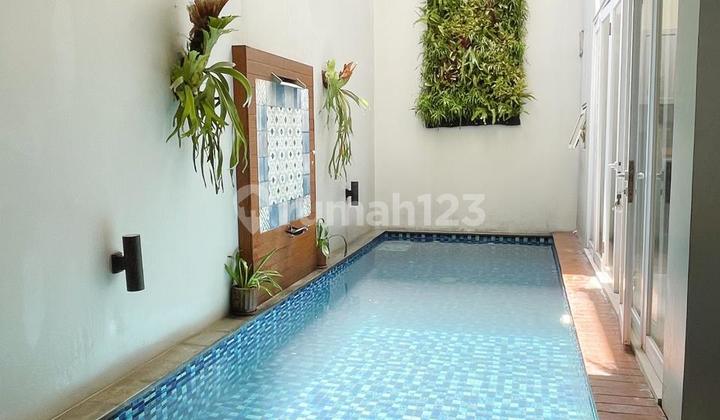 Rumah 2 Lantai Dg Swimming Pool di Area Exclusive Serenia Hills Rumah 2 Lantai Dg Swimming Pool di Area Exclusive Serenia Hills