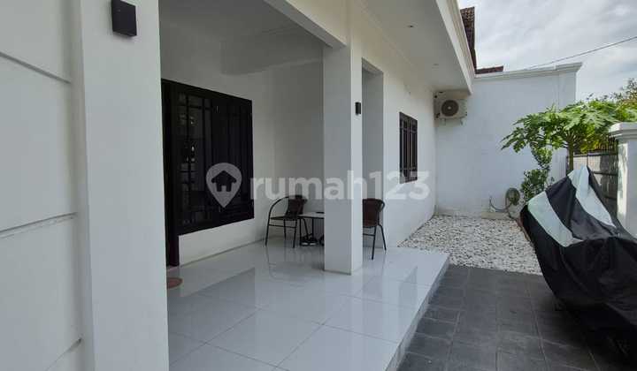 Dijual Rumah yang Nyaman, 1 Lantai dengan Taman Dalam di Cinere