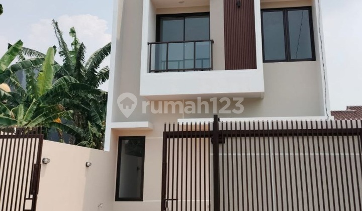 Rumah 2 lantai siap huni dalam kompleks perumahan kodau jatiasih bekasi jawa barat