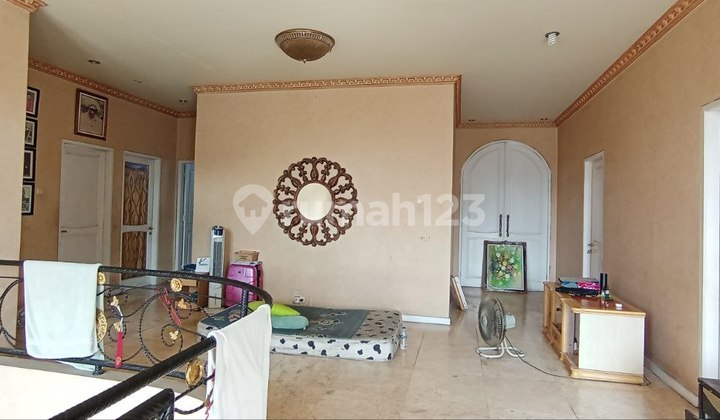 Luxury House equipped with private swimming pool in the center of Jakarta 2