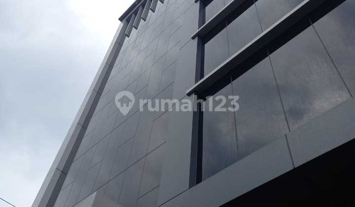 Gedung kantorbaru 4,5 lantai siap huni lokasi strategis dicawang Gedung kantorbaru 4,5 lantai siap huni lokasi strategis dicawang
