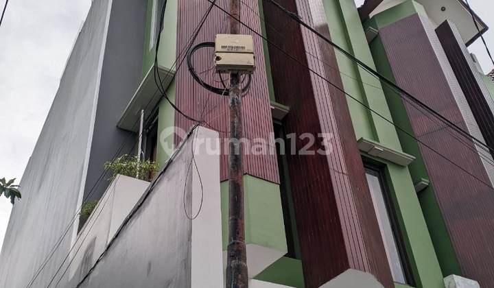 Premium 3-Story House in a Strategic Location, Wooded Area of Matraman