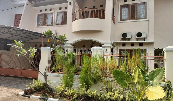 2-story luxury house in a corner position in Jatiwaringin housing 2