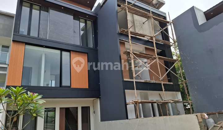 Townhouse exclusive 4 lantai lokasi strategis dicilandak barat jaksel