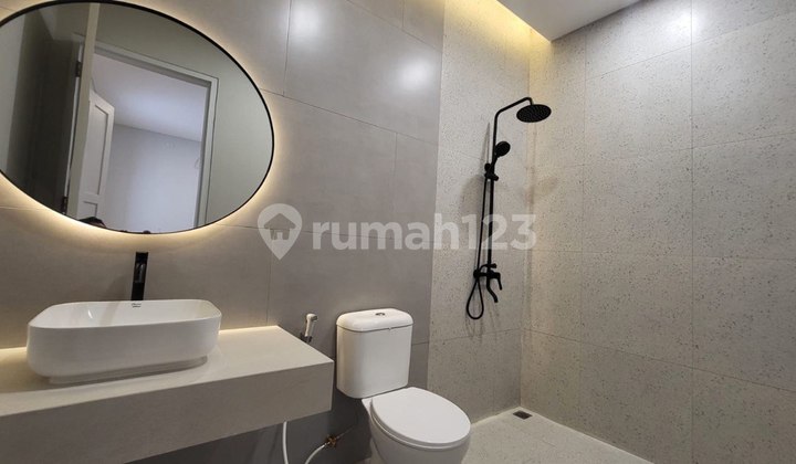 Luxurious 2-story house in the legendary Mount Putri tourist area, Cibubur. 2