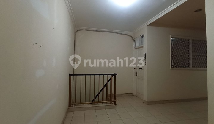 3-Story House Ready to Occupy Near Puri Cineri Hospital Depok 2