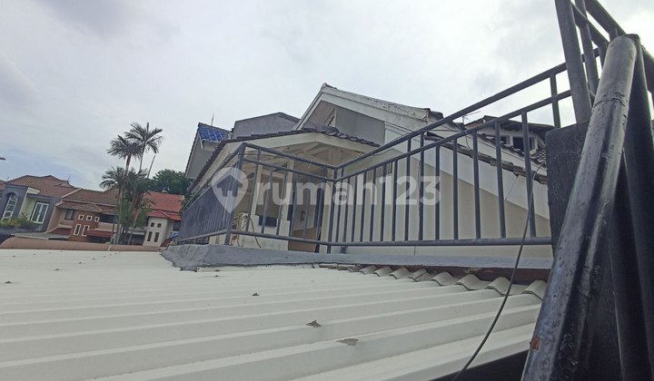 3-Story House Ready to Occupy Near Puri Cineri Hospital Depok 1