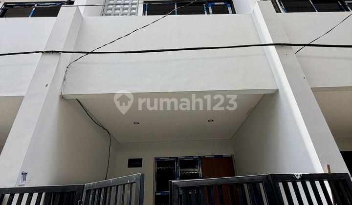 3-Story House in Tanjung Duren Price Only 1.39 Billion Negotiable