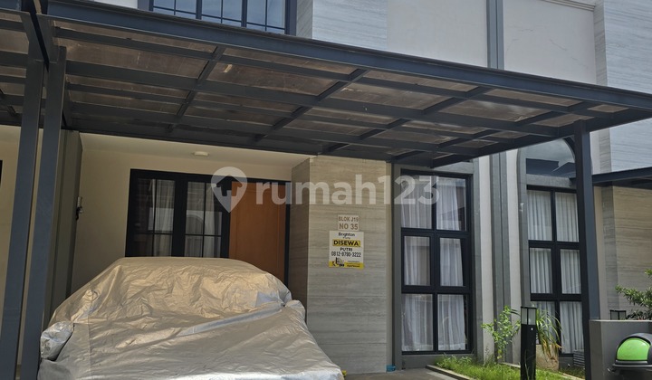 New House Still Fresh With Sports Club Inside the Cluster