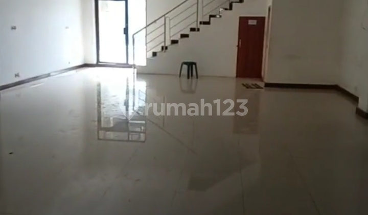 Rent a Super Strategic Shop House on Mahendradatta Street 2