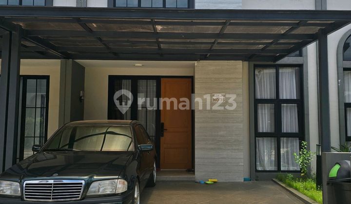 New House Still Fresh With Sports Club Inside the Cluster