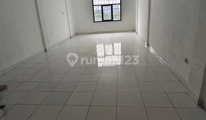 Shop house in Kembangan