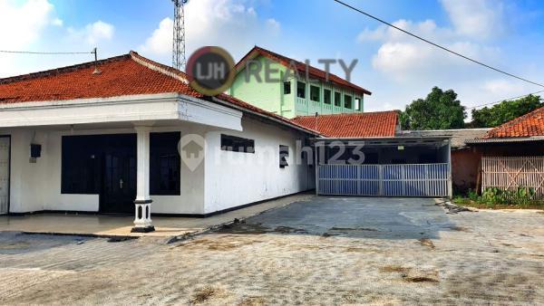 Land for Sale with House Bonus in Kedung Pengawas, Bekasi, West Java. Land for Sale with House Bonus in Kedung Pengawas, Bekasi, West Java.