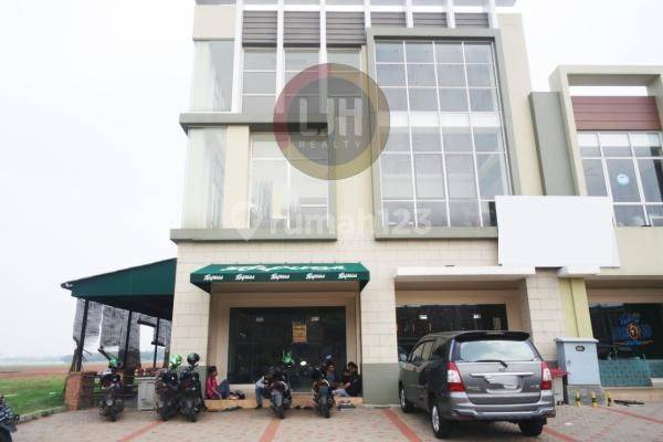 Sewa Ruko Hoek Pinggir Jalan South Goldfinch Gading Serpong 1