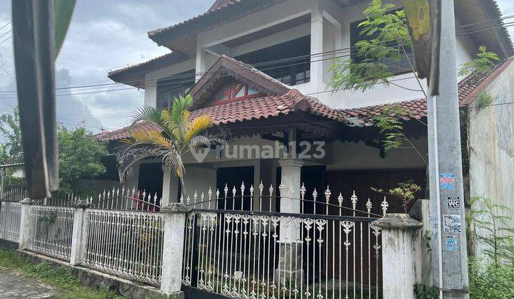 Rumah Cantik Dengan 7 Kamar Tidur Pogung Baru Yogyakarta 1