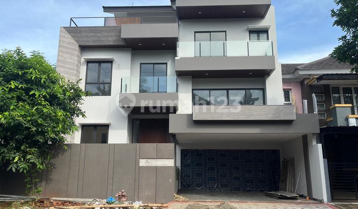 Jual Rumah Mewah dan Baru Dekat Pintu Tol De Latinos Bsd City