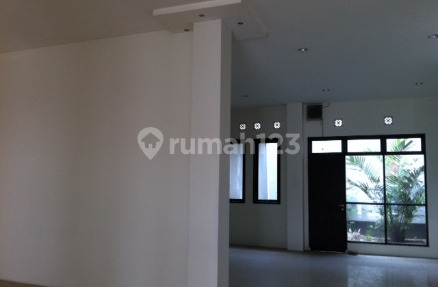 Rent 3 Adjoined Shophouse Units Near Serpong Tangerang Toll Road Exit. 2