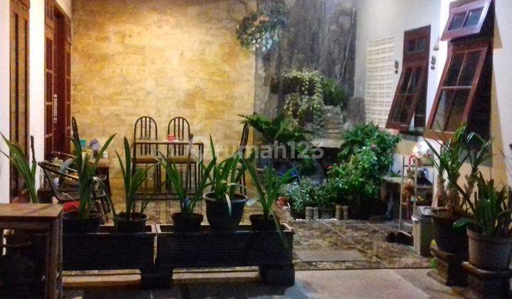 Dijual Rumah Mewah 2 Lantai di Taman Sulfat 4