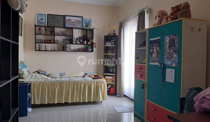 Dijual Rumah Mewah 2 Lantai di Taman Sulfat 6