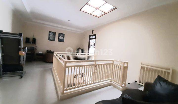 Dijual Rumah Mewah 2 Lantai di Taman Sulfat 9