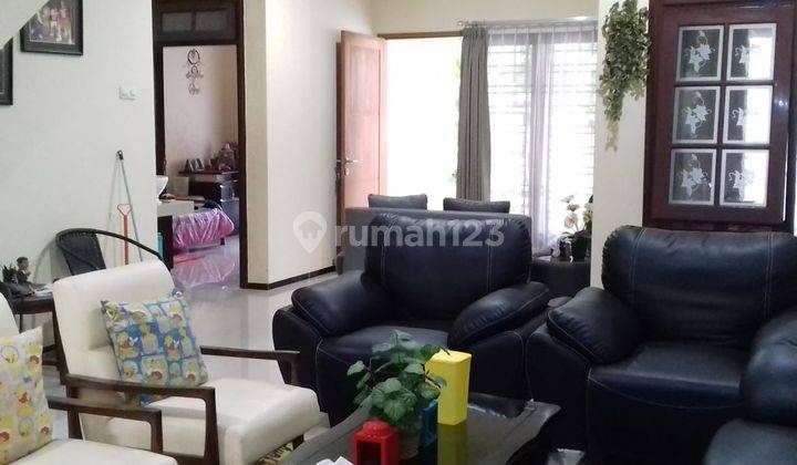 Dijual Rumah Mewah 2 Lantai di Taman Sulfat 10