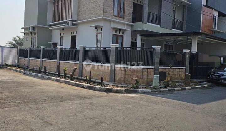 Rumah hook,2 lantai,strategis,siap huni di perumahan Metland Menteng Cakung,Jakarta timur 1