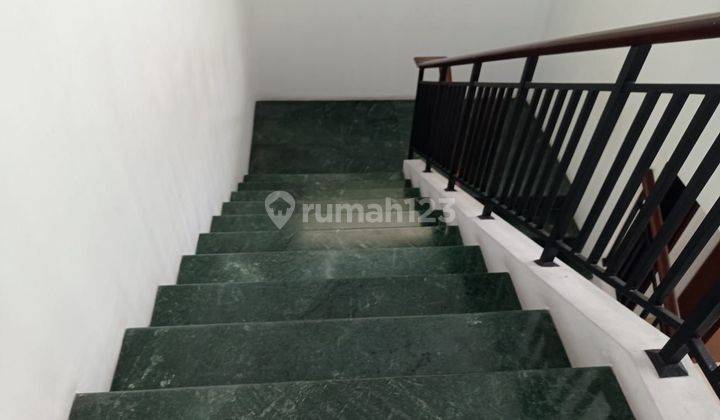 Rumah 2,5 lantai,strategis,siap huni,minimalis modern,full furnished di villa permata gading ,kelapa gading Jakarta utara 2