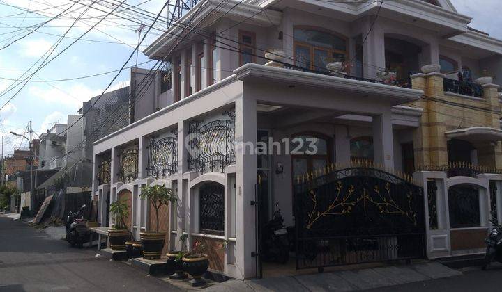 Rumah posisi hook,2 lantai,model scandinavian,siap huni,harga murah,lokasi strategis di Rawamangun,Jakarta timur 1