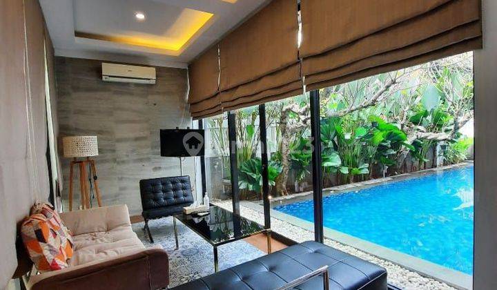 Rumah 2 lantai,minimalis modern,posisi hook,semi furnished,lokasi strategis dalam town house di Kemang,Jakarta selatan  2