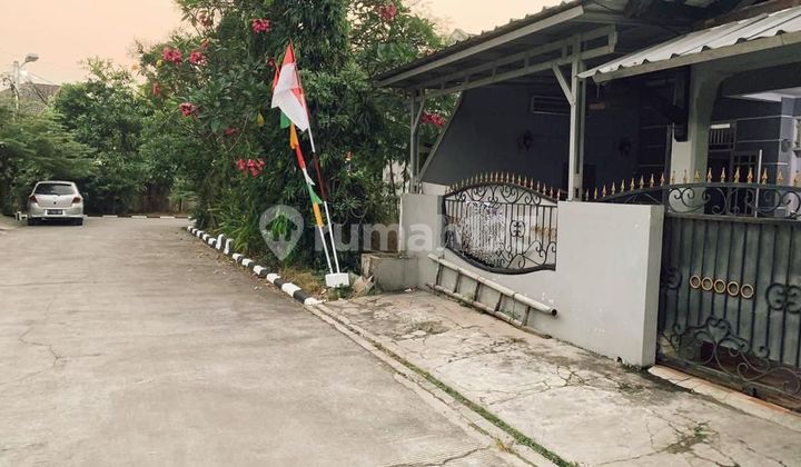 tampak depan rumah termurah,bebas banjir,semi furnished di