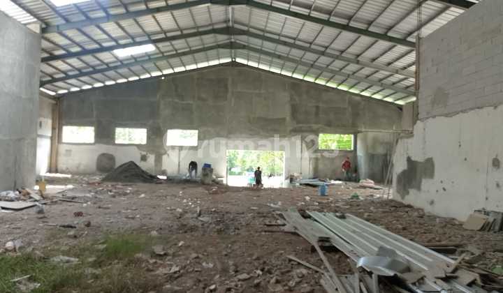 Warehouse Under Renovation, Finishing Stage, Cheapest, Strategic, Flood-Free Location in Cakung, East Jakarta.