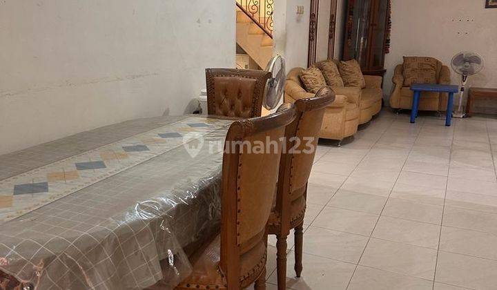 ruang makan rumah 2 lantai bebas banjir,furnished