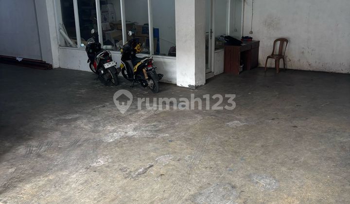 2-Story Shop House Ready to Use, Flood-Free, Busy and Strategic Location in Buaran, Klender, Duren Sawit, East Jakarta 2