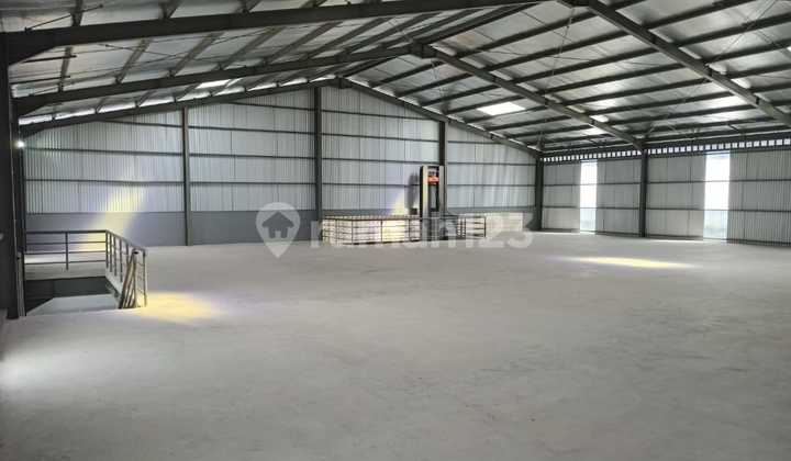 Good Warehouse, strategic, ready to use on Sultan Agung Street, Medan Satria, Bekasi. Good Warehouse, strategic, ready to use on Sultan Agung Street, Medan Satria, Bekasi.
