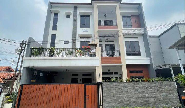 Rumah 3 Lantai Semi Furnished Di Cipayung,jakarta Timur 1