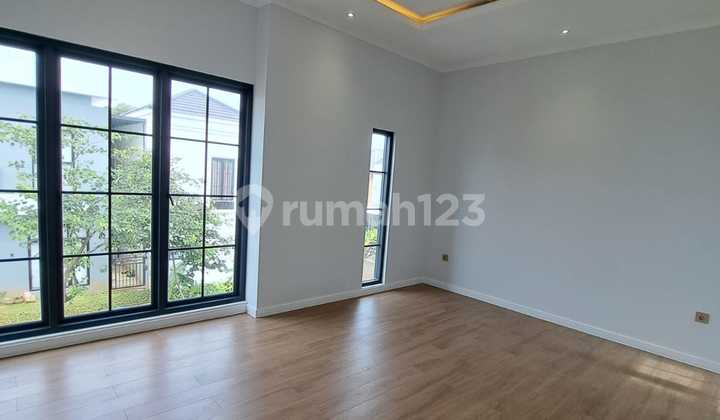 Rumah Baru Klasik Posisi Hook Semi Furnished di BSD, Tangsel