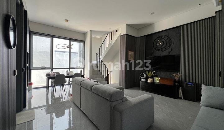 Rumah 3 Lantai dengan 5 Kamar Semi Furnished di BSD, Tangsel
