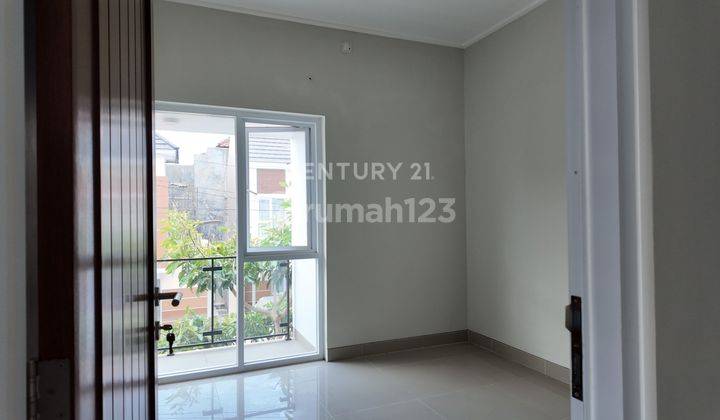 Rumah Hoek 2 Lt  Di Griya Kuantan Banyuraden Cocok Untuk Keluarga 2