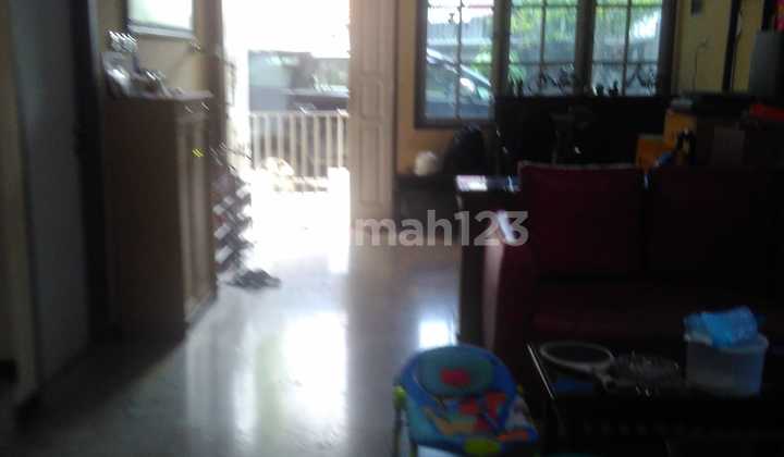 Rumah Dijual Cepat 2 Lantai 6 Kamar Posisi Hook di Kemayoran 2