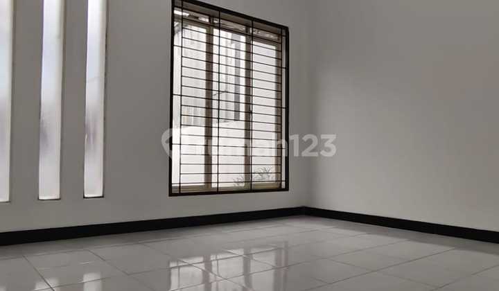 Luas Siap Huni Rumah Di Jalan Taman Kopo Indah 3