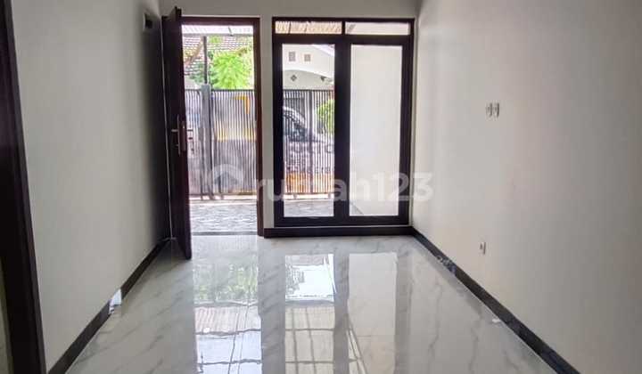 Minimalis Modern Baru Siap Huni Di Taman Kopo Indah 1