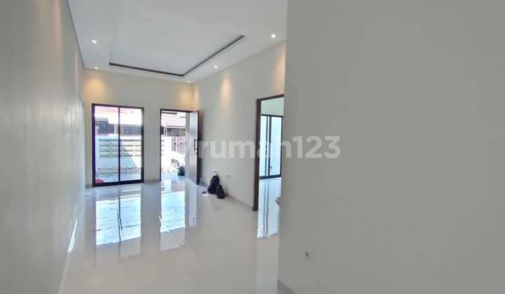 New Minimalist Good Lighting in Taman Kopo Indah 2